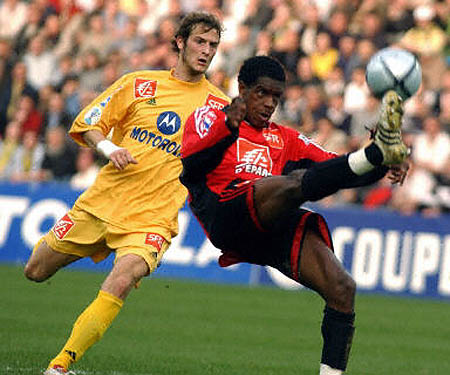 关于南特前锋状态神勇，多次建功帮助球队夺得胜利的信息