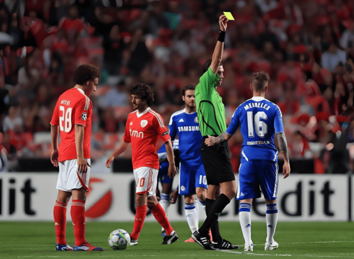 包含法甲八强战对决在即！曼联演练定位球，多特蒙德密集防守应对的词条