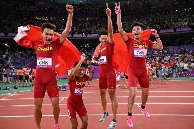 谢震业赛点兑现，广东男篮淘汰俄克拉荷马城雷霆晋级四强，主帅激动落泪(中国男篮丁彦雨航最新消息)